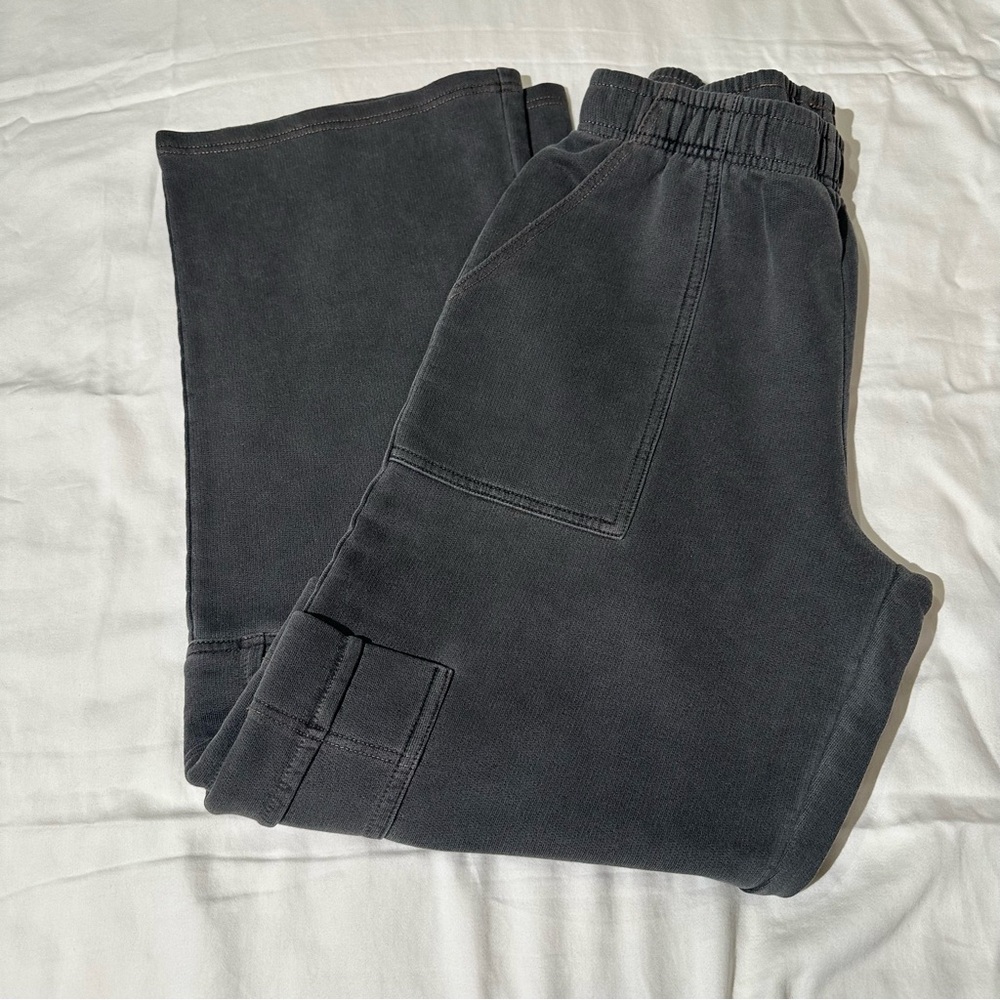 *New* Mid-Rise Cargo pants size S